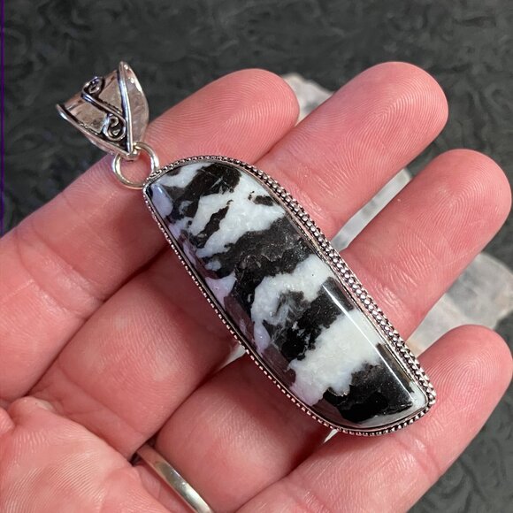Long Swoosh Zebra Jasper Agate Natural Pendant Gemstone Crystal Jewelry - Picture 1 of 8